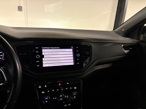 Volkswagen T-Roc 1.5 TSI R-Line PANO KEYLESS CAM BEATS