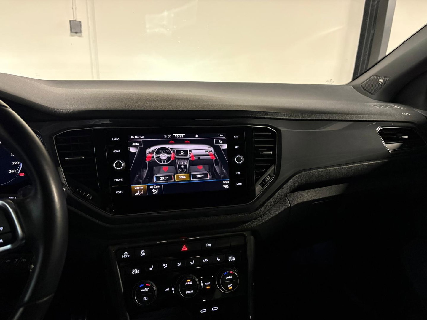 Volkswagen T-Roc 1.5 TSI R-Line PANO KEYLESS CAM BEATS