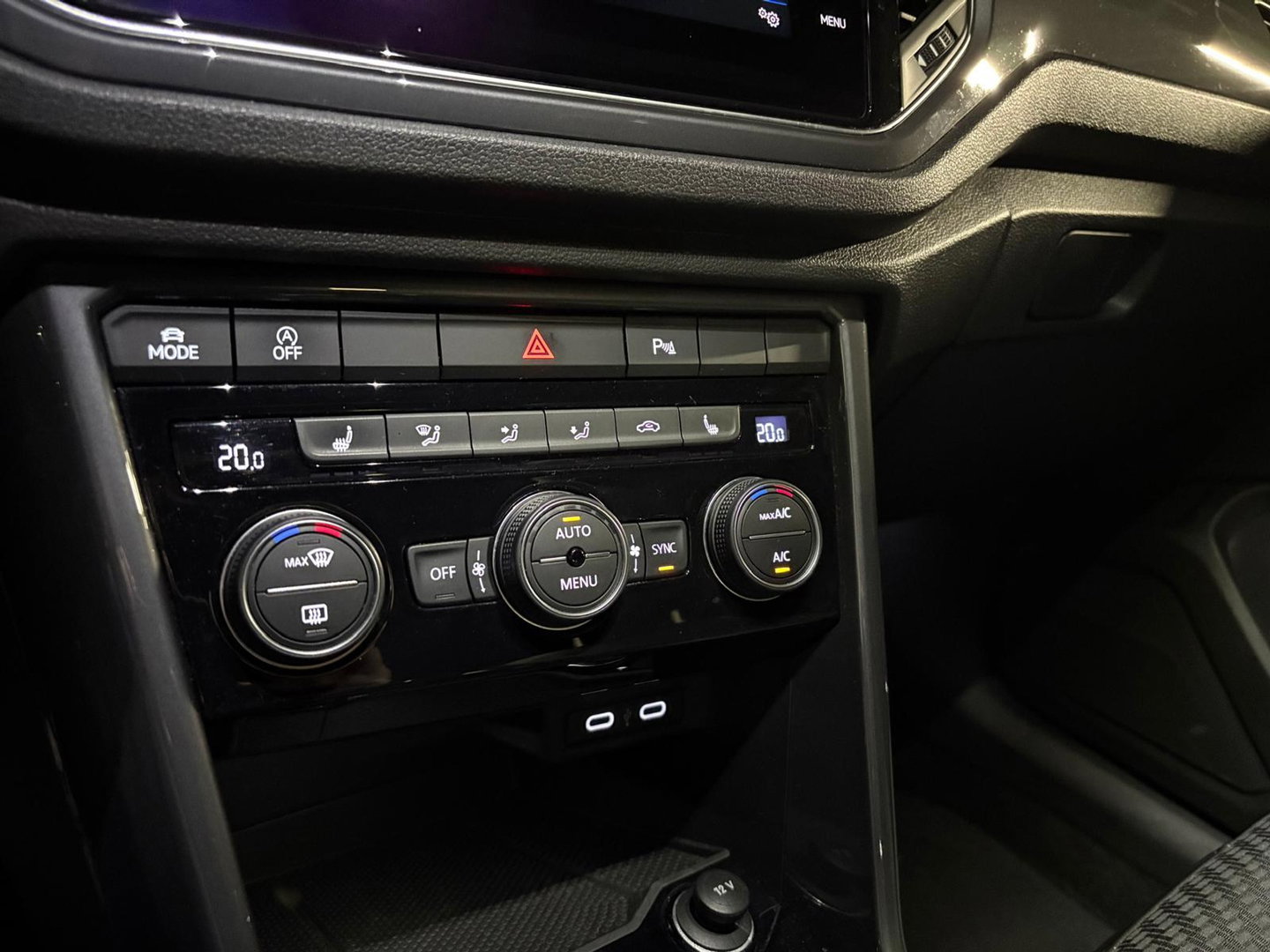 Volkswagen T-Roc 1.5 TSI R-Line PANO KEYLESS CAM BEATS