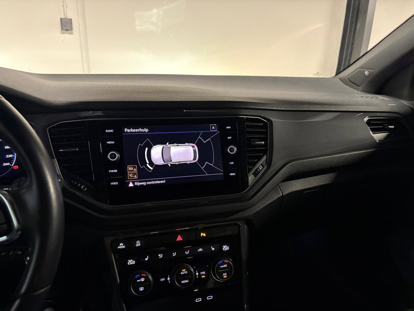 Volkswagen T-Roc 1.5 TSI R-Line PANO KEYLESS CAM BEATS