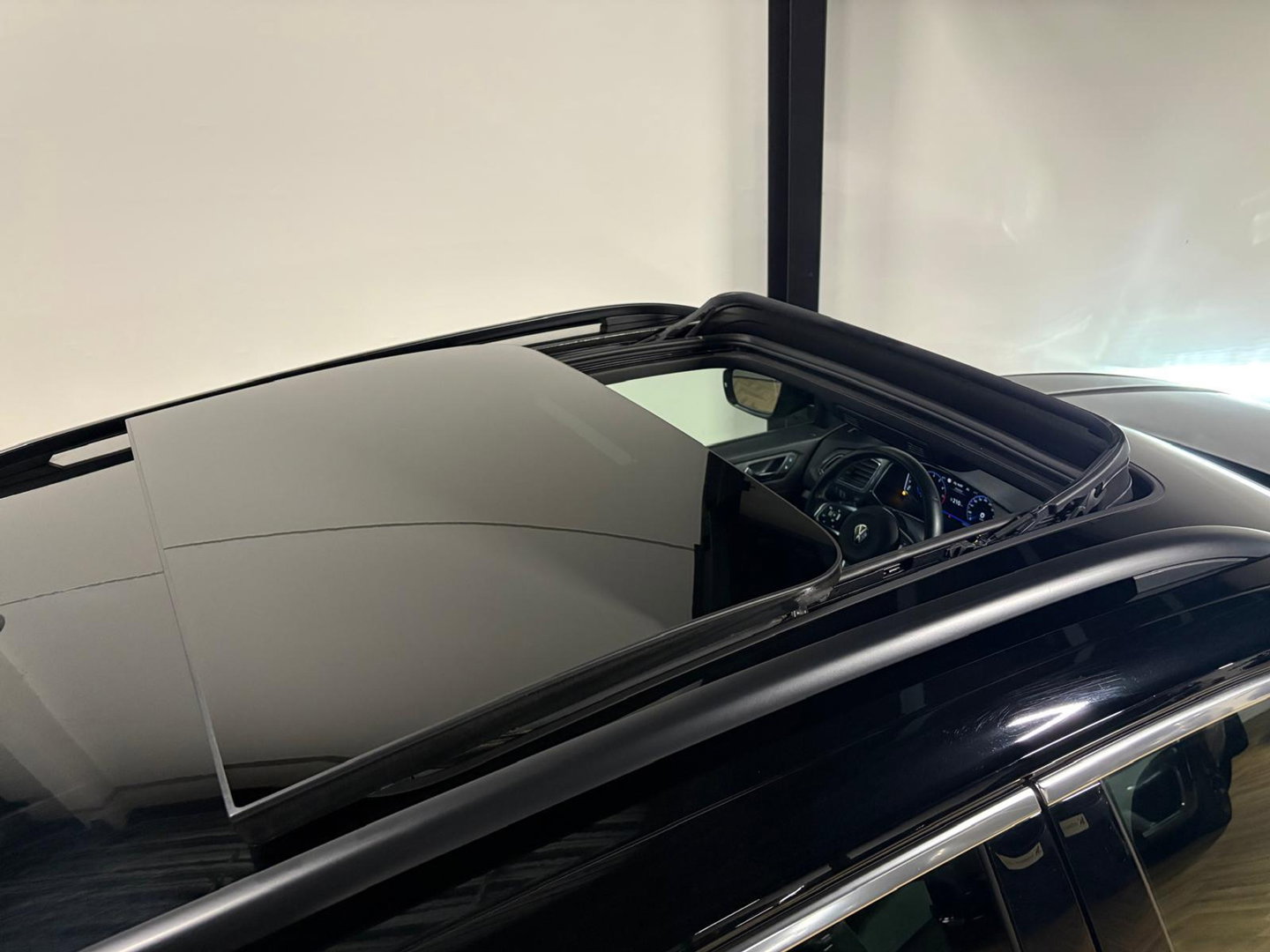 Volkswagen T-Roc 1.5 TSI R-Line PANO KEYLESS CAM BEATS