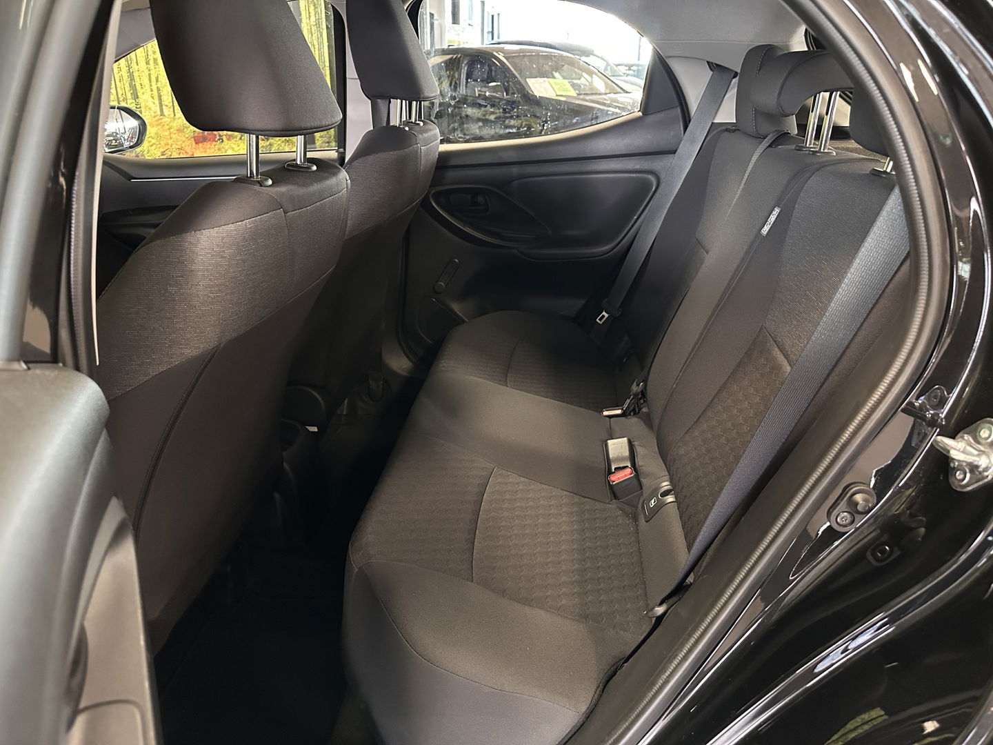 Toyota Yaris 1.0 VVT-i Active | Origineel Nederlands! | Adaptieve Cruise Control | Achteruitrijcamera | Apple Carplay | Android Auto | Lane Assist | Airconditioning | Isofix