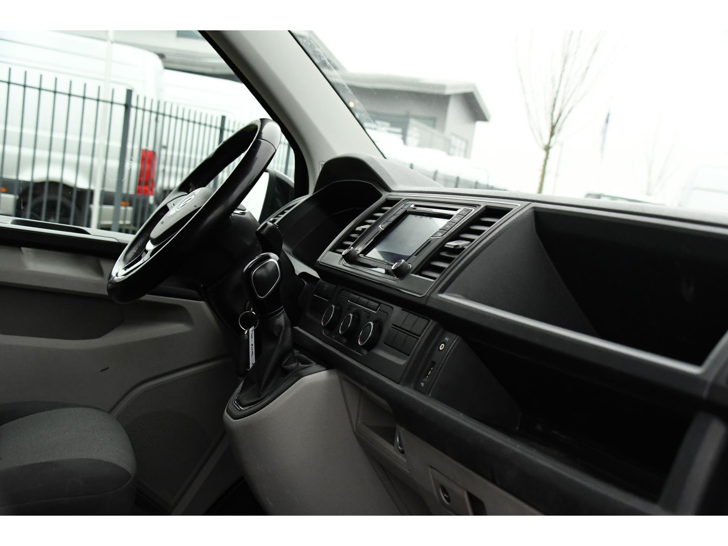 Volkswagen Transporter 2.0 TDI L2H1 Highline Cruise, Carplay, LED, 150pk, 2 x Schuifdeur,  Automaat, Trekhaak, Uniek!