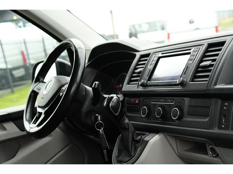 Volkswagen Transporter 2.0 TDI L2H1 Highline Cruise, Carplay, LED, 150pk, 2 x Schuifdeur,  Automaat, Trekhaak, Uniek!