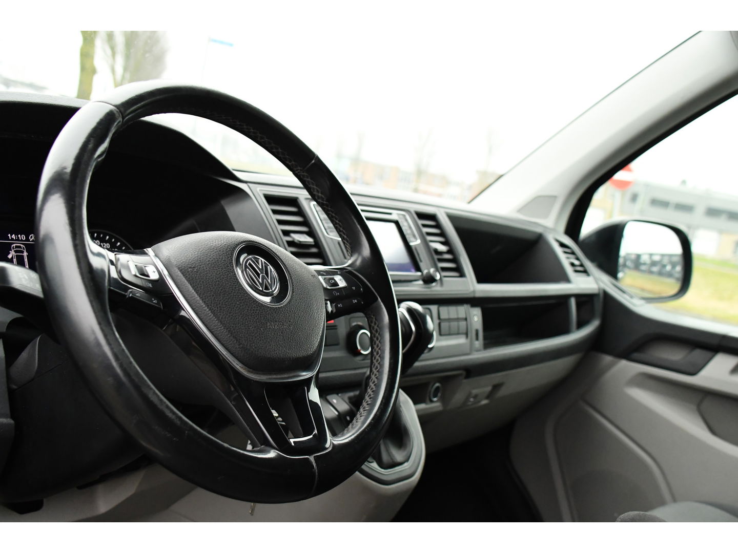 Volkswagen Transporter 2.0 TDI L2H1 Highline Cruise, Carplay, LED, 150pk, 2 x Schuifdeur,  Automaat, Trekhaak, Uniek!