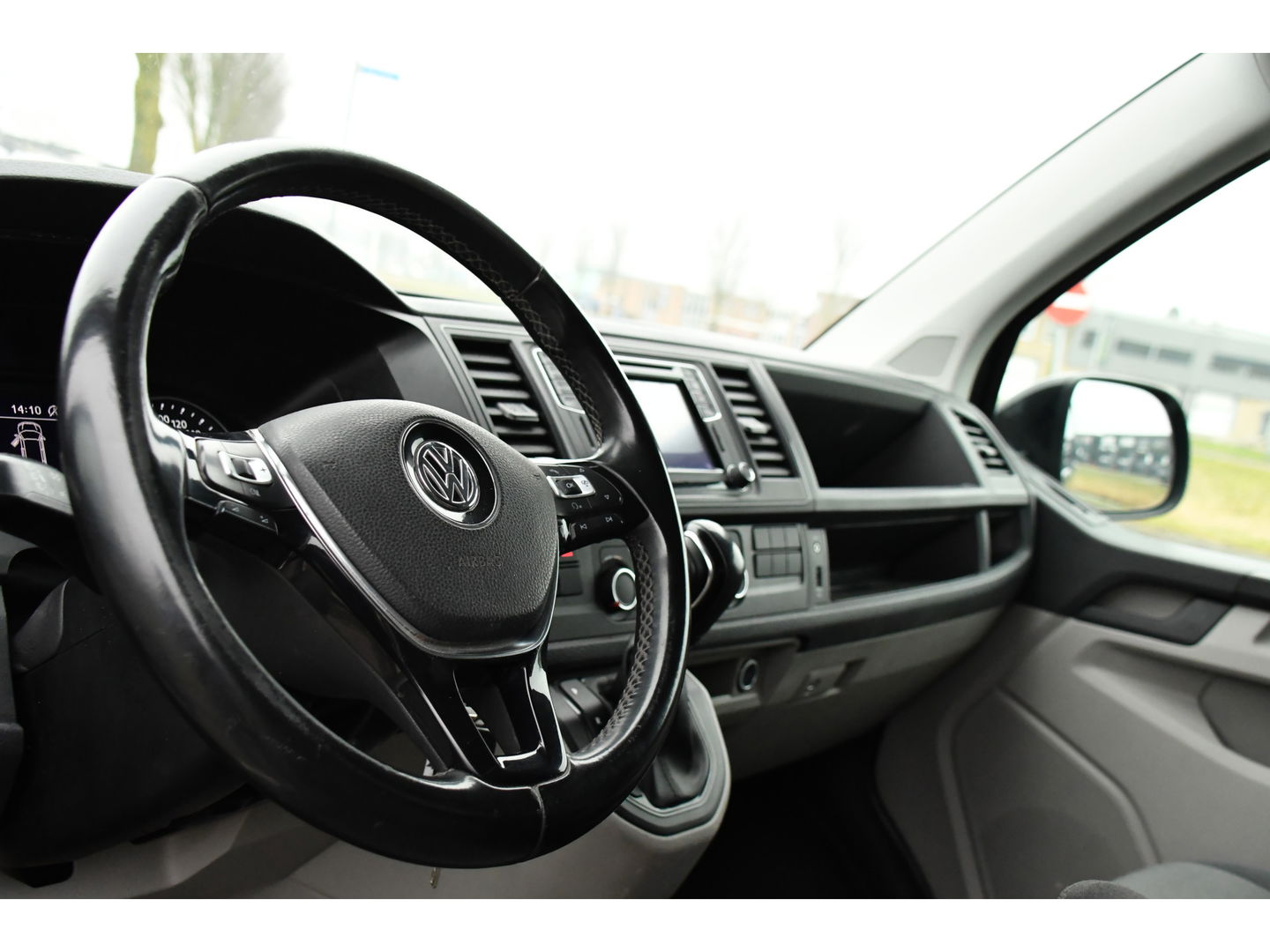 Volkswagen Transporter 2.0 TDI L2H1 Highline Cruise, Carplay, LED, 150pk, 2 x Schuifdeur,  Automaat, Trekhaak, Uniek!