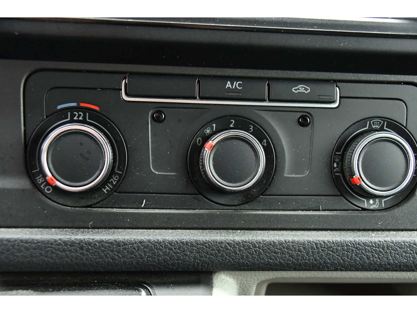 Volkswagen Transporter 2.0 TDI L2H1 Highline Cruise, Carplay, LED, 150pk, 2 x Schuifdeur,  Automaat, Trekhaak, Uniek!