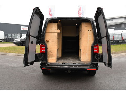 Volkswagen Transporter 2.0 TDI L2H1 Highline Cruise, Carplay, LED, 150pk, 2 x Schuifdeur,  Automaat, Trekhaak, Uniek!