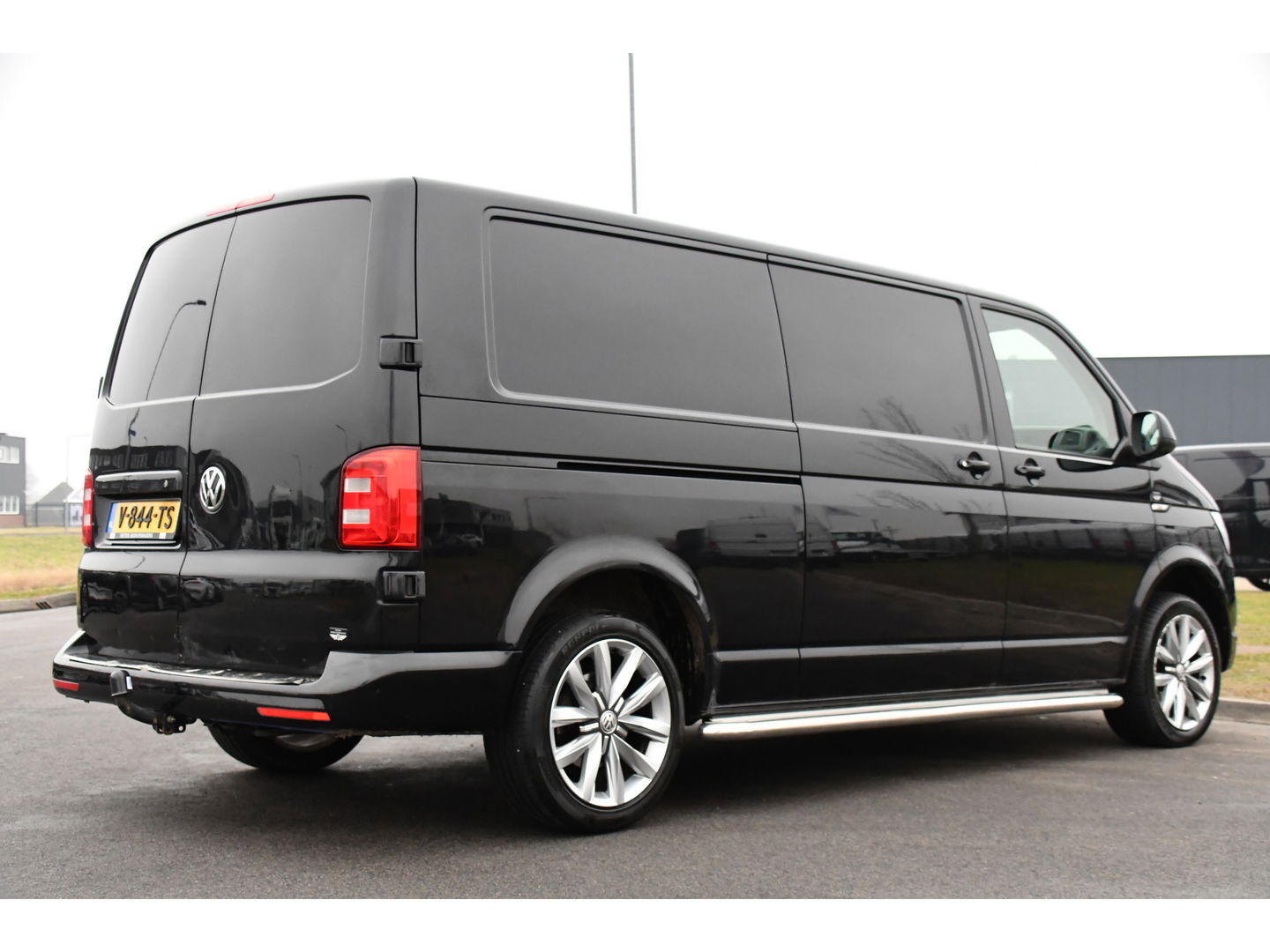 Volkswagen Transporter 2.0 TDI L2H1 Highline Cruise, Carplay, LED, 150pk, 2 x Schuifdeur,  Automaat, Trekhaak, Uniek!