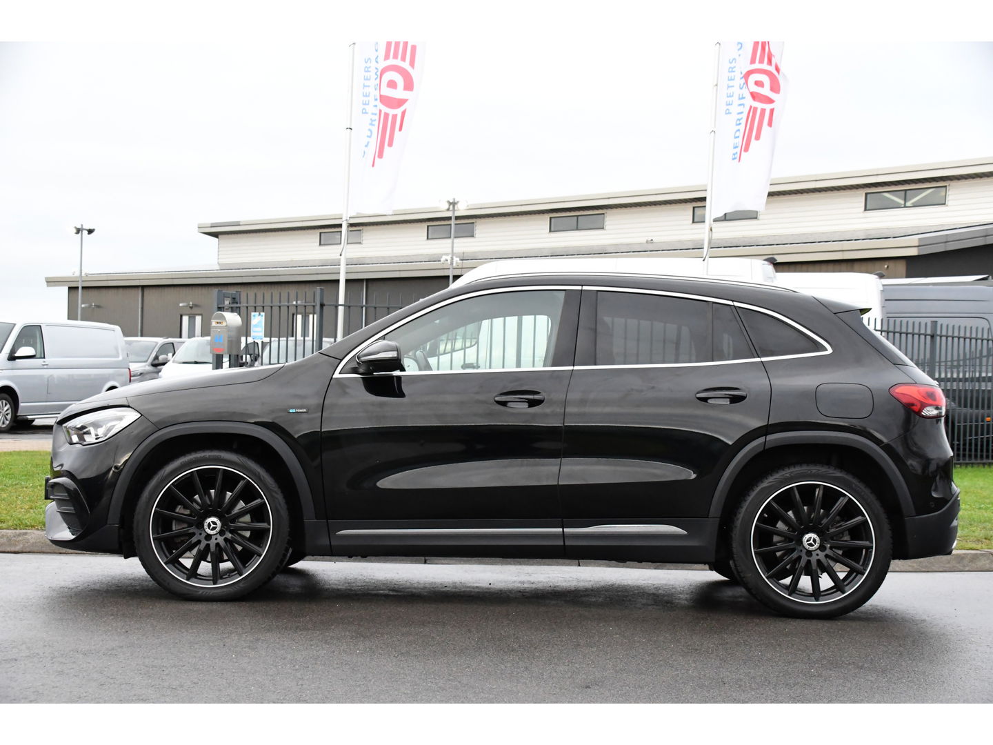 Mercedes-Benz GLA 250 e AMG Line Adaptieve Cruise, Virtual, 360 Camera, Burmeister, Carplay, Stoelverwarming, LED, Uniek!