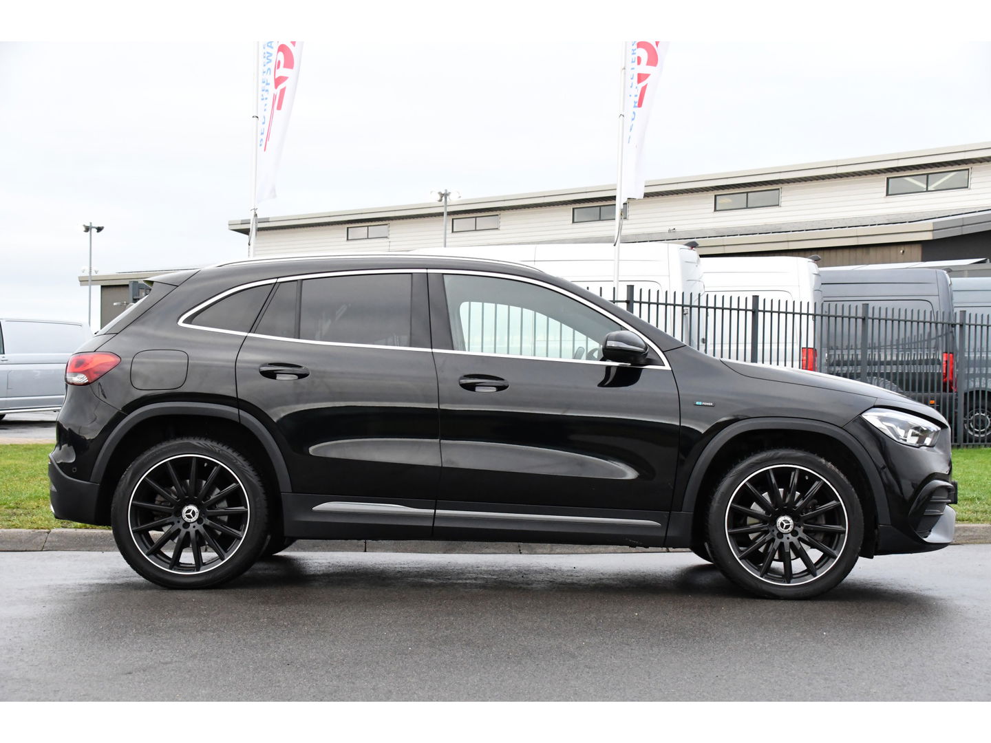 Mercedes-Benz GLA 250 e AMG Line Adaptieve Cruise, Virtual, 360 Camera, Burmeister, Carplay, Stoelverwarming, LED, Uniek!