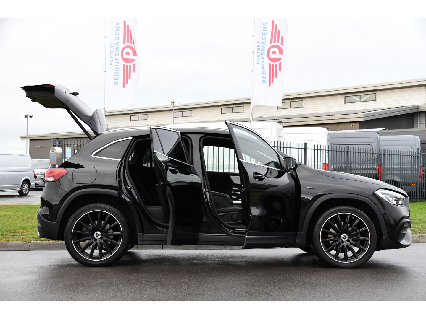 Mercedes-Benz GLA 250 e AMG Line Adaptieve Cruise, Virtual, 360 Camera, Burmeister, Carplay, Stoelverwarming, LED, Uniek!