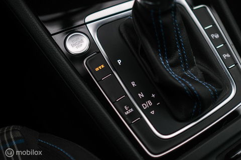 Volkswagen Golf 7.5 GTE PHEV | Pretoria's | Virtual cockpit | LED | Stoelverwarming | NAP NL auto | winter + zomer set |