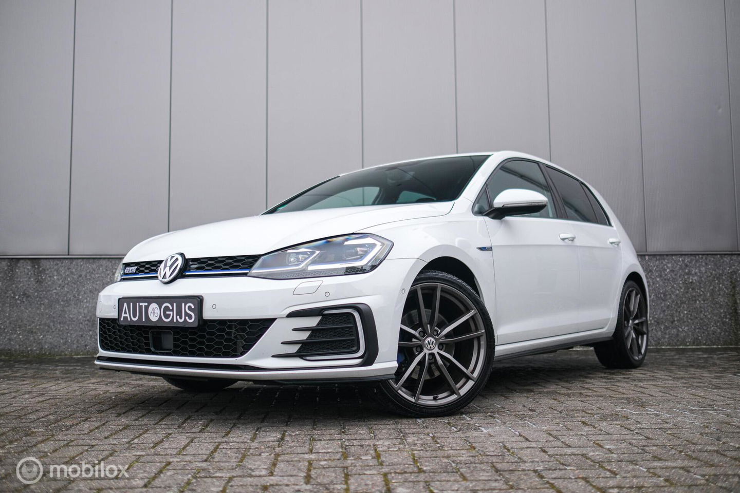 Volkswagen Golf 7.5 GTE PHEV | Pretoria's | Virtual cockpit | LED | Stoelverwarming | NAP NL auto | winter + zomer set |