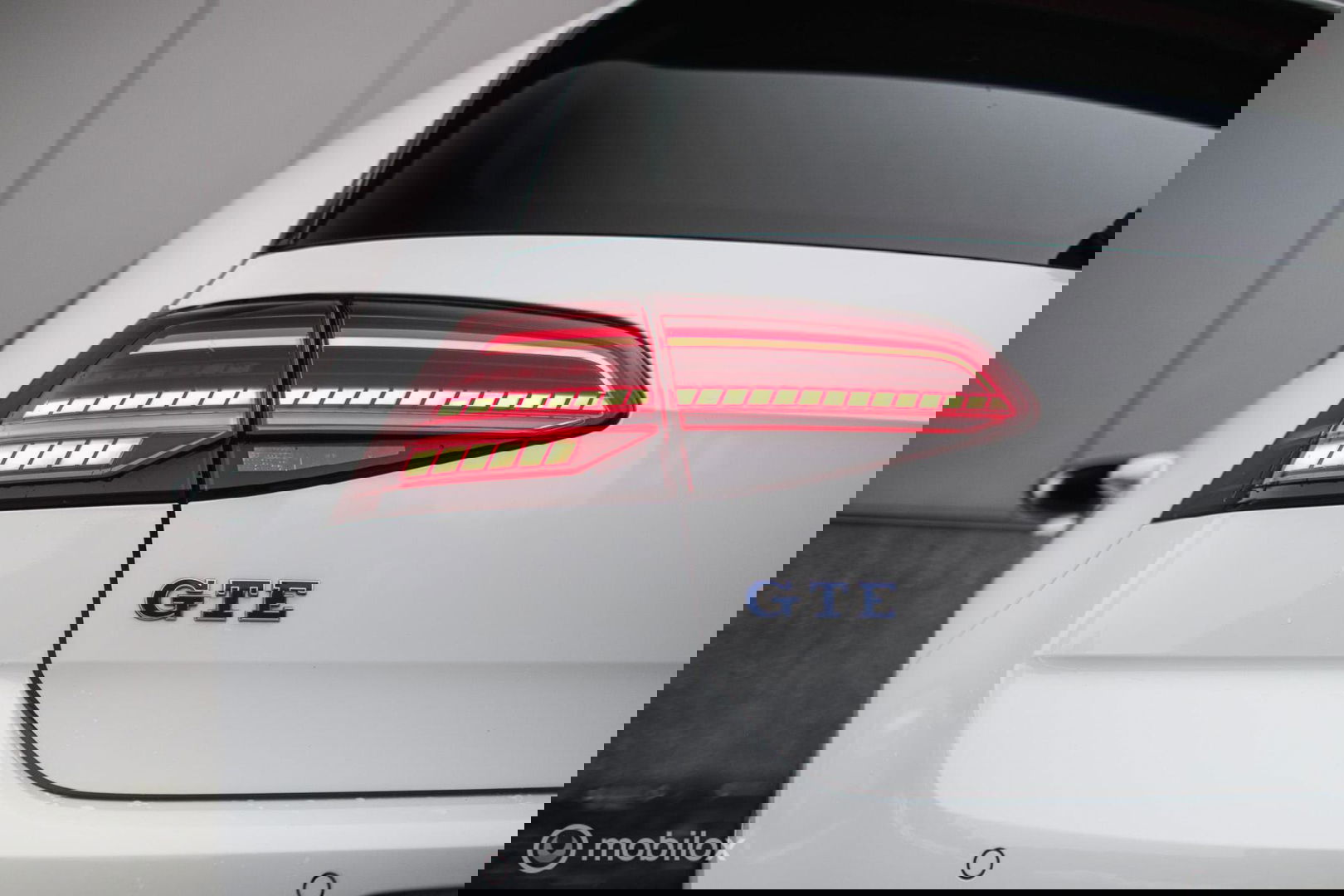 Volkswagen Golf 7.5 GTE PHEV | Pretoria's | Virtual cockpit | LED | Stoelverwarming | NAP NL auto | winter + zomer set |