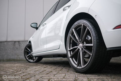 Volkswagen Golf 7.5 GTE PHEV | Pretoria's | Virtual cockpit | LED | Stoelverwarming | NAP NL auto | winter + zomer set |