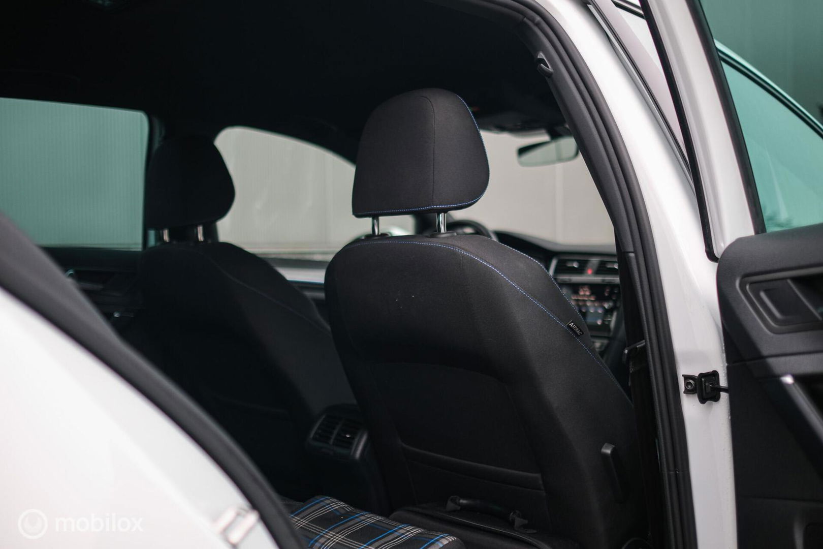 Volkswagen Golf 7.5 GTE PHEV | Pretoria's | Virtual cockpit | LED | Stoelverwarming | NAP NL auto | winter + zomer set |