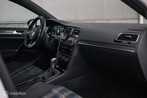 Volkswagen Golf 7.5 GTE PHEV | Pretoria's | Virtual cockpit | LED | Stoelverwarming | NAP NL auto | winter + zomer set |
