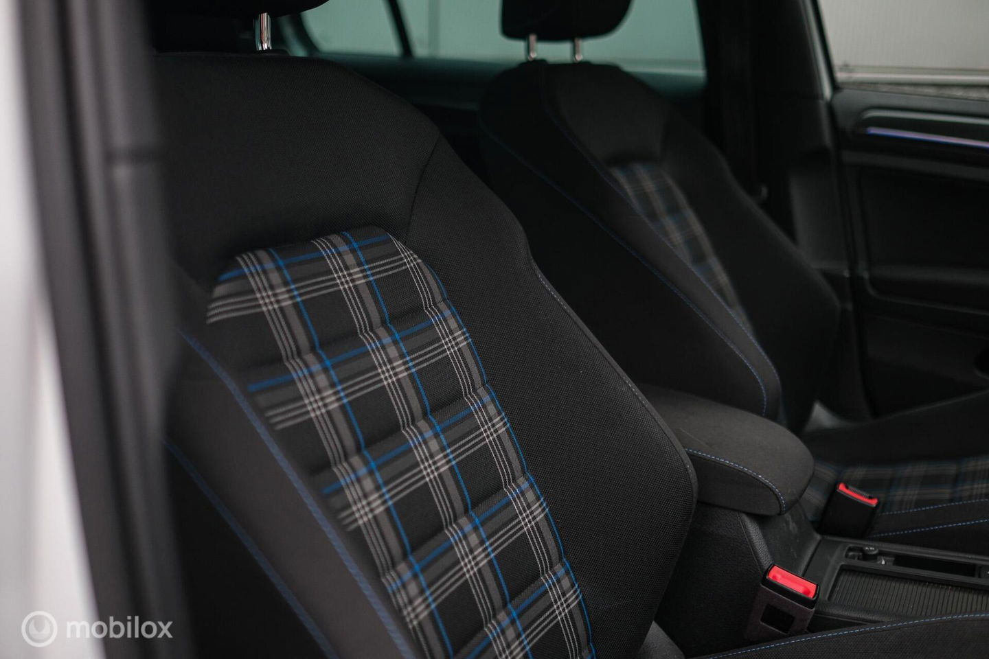 Volkswagen Golf 7.5 GTE PHEV | Pretoria's | Virtual cockpit | LED | Stoelverwarming | NAP NL auto | winter + zomer set |