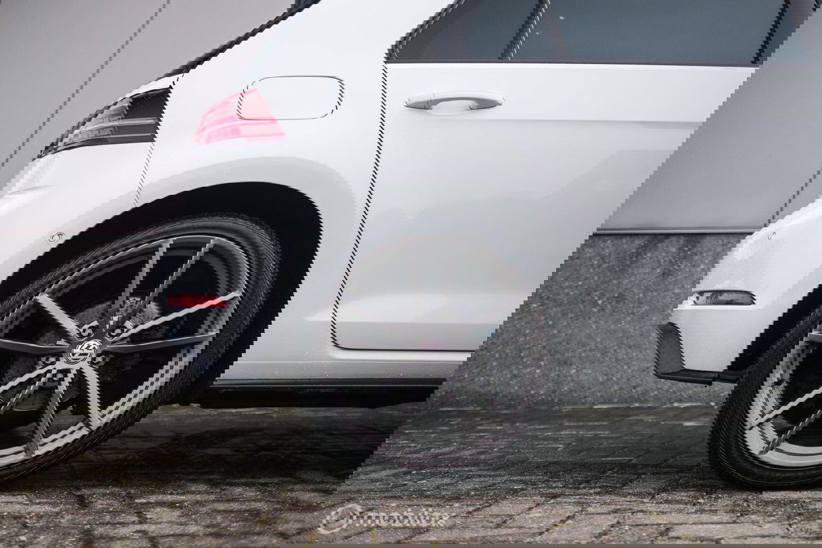 Volkswagen Golf 7.5 GTE PHEV | Pretoria's | Virtual cockpit | LED | Stoelverwarming | NAP NL auto | winter + zomer set |