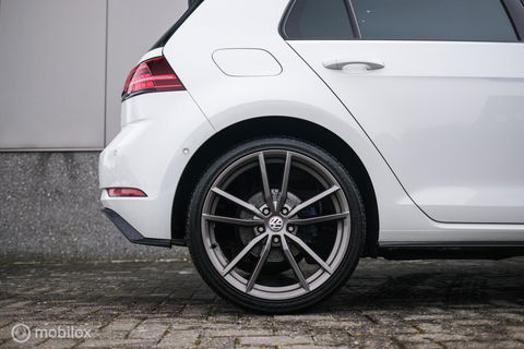 Volkswagen Golf 7.5 GTE PHEV | Pretoria's | Virtual cockpit | LED | Stoelverwarming | NAP NL auto | winter + zomer set |