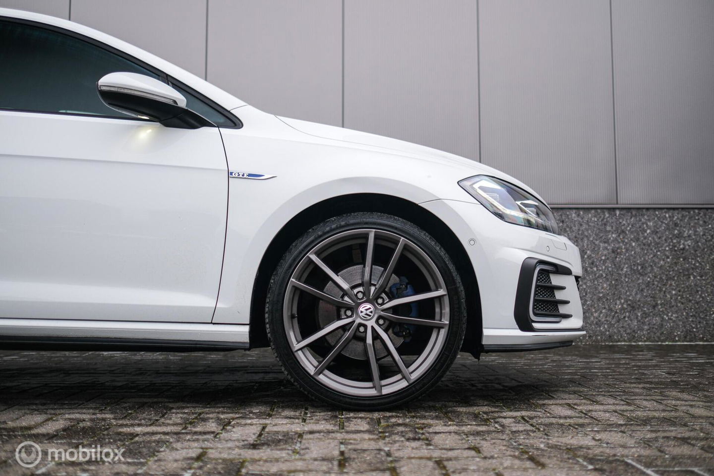 Volkswagen Golf 7.5 GTE PHEV | Pretoria's | Virtual cockpit | LED | Stoelverwarming | NAP NL auto | winter + zomer set |