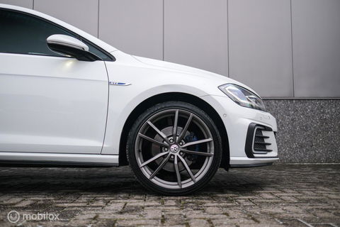 Volkswagen Golf 7.5 GTE PHEV | Pretoria's | Virtual cockpit | LED | Stoelverwarming | NAP NL auto | winter + zomer set |