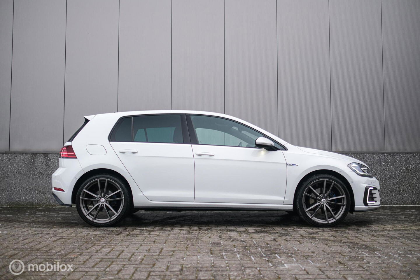 Volkswagen Golf 7.5 GTE PHEV | Pretoria's | Virtual cockpit | LED | Stoelverwarming | NAP NL auto | winter + zomer set |