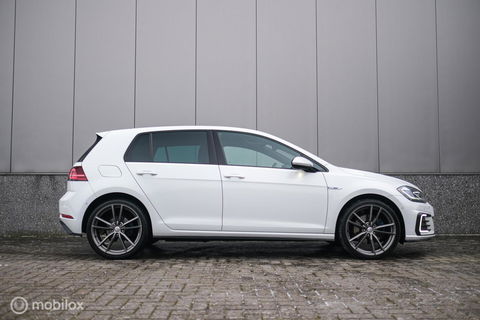 Volkswagen Golf 7.5 GTE PHEV | Pretoria's | Virtual cockpit | LED | Stoelverwarming | NAP NL auto | winter + zomer set |