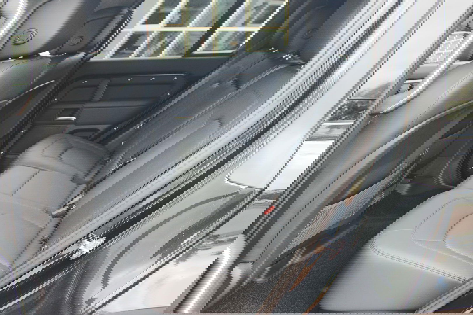 Land Rover Defender 110 2.0 P300e 110 X-Dynamic HSE