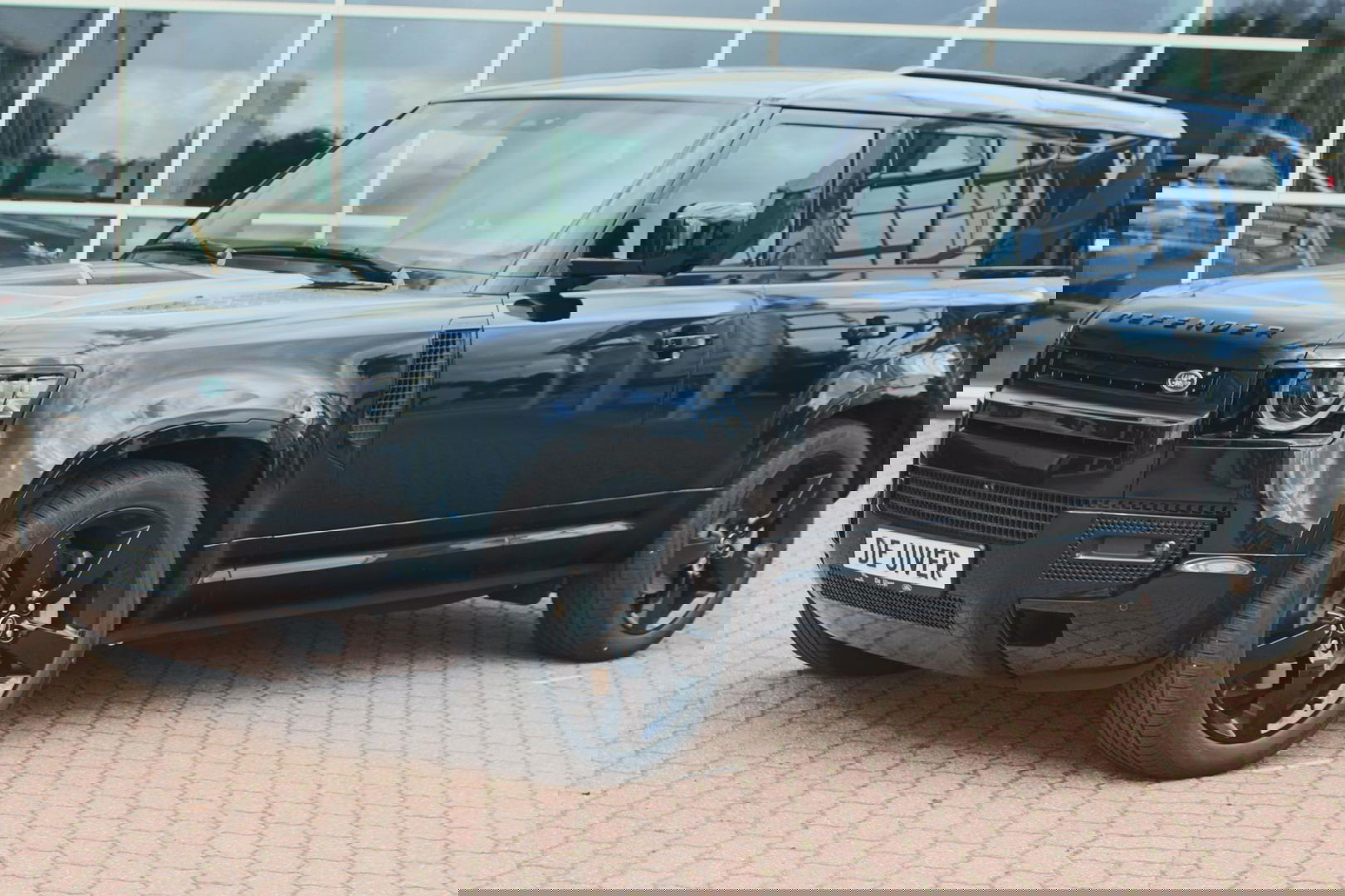 Land Rover Defender 110 2.0 P300e 110 X-Dynamic HSE