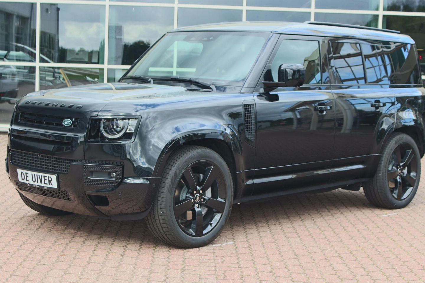 Land Rover Defender 110 2.0 P300e 110 X-Dynamic HSE