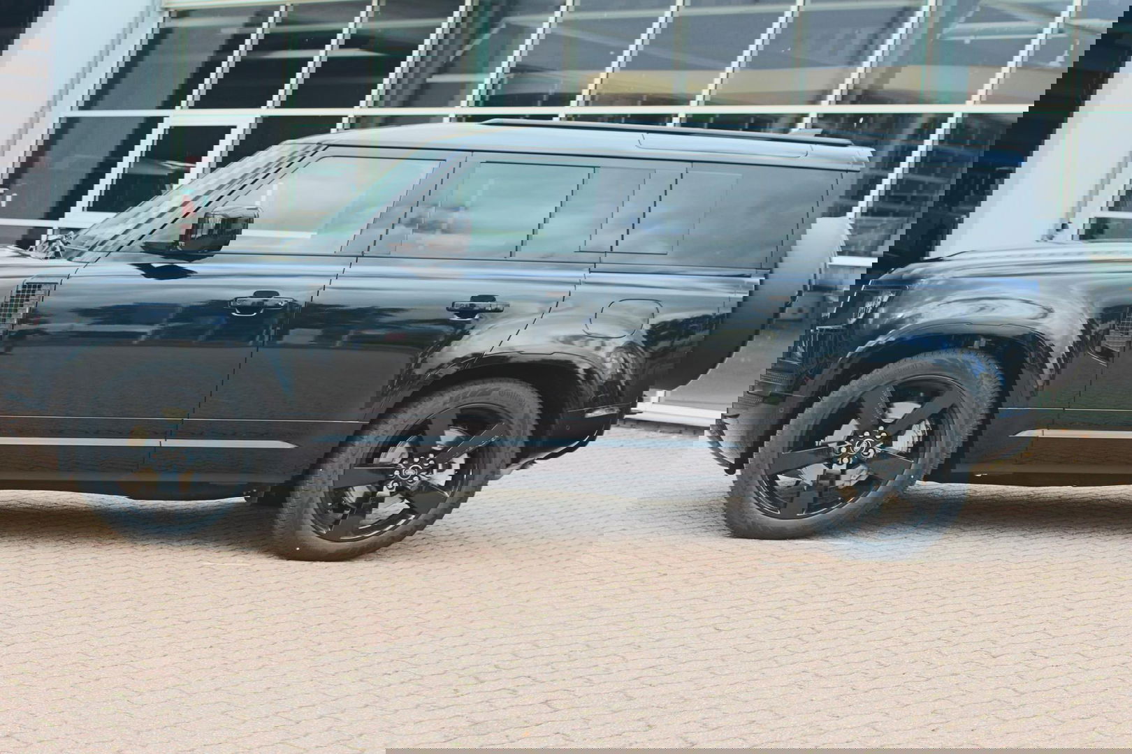 Land Rover Defender 110 2.0 P300e 110 X-Dynamic HSE