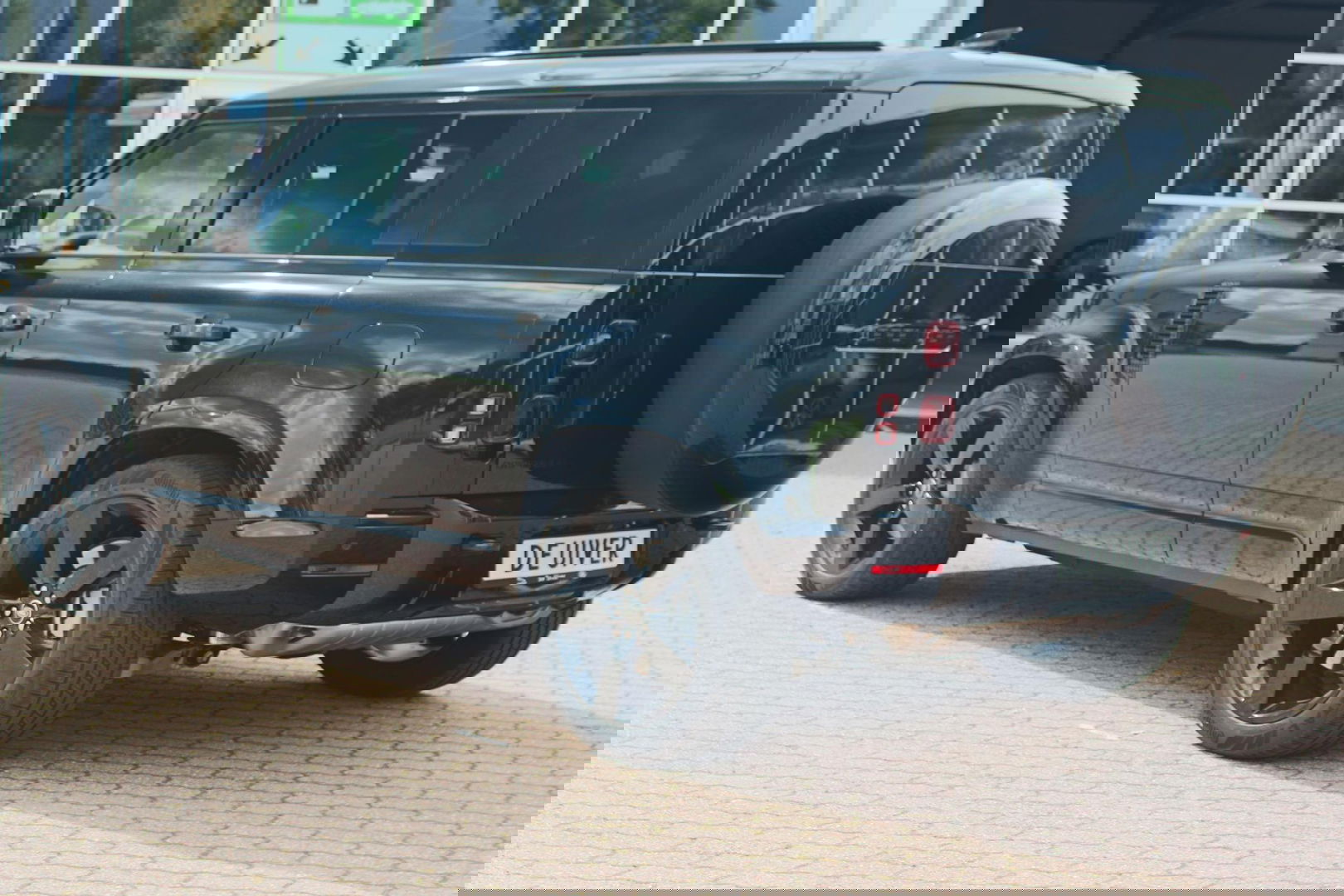 Land Rover Defender 110 2.0 P300e 110 X-Dynamic HSE