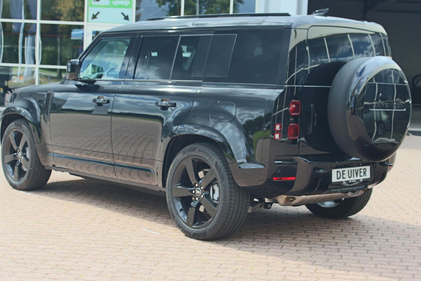 Land Rover Defender 110 2.0 P300e 110 X-Dynamic HSE