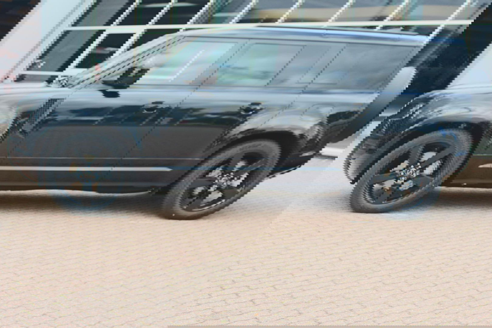 Land Rover Defender 110 2.0 P300e 110 X-Dynamic HSE