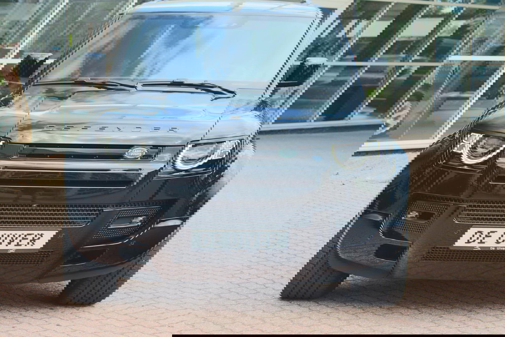 Land Rover Defender 110 2.0 P300e 110 X-Dynamic HSE