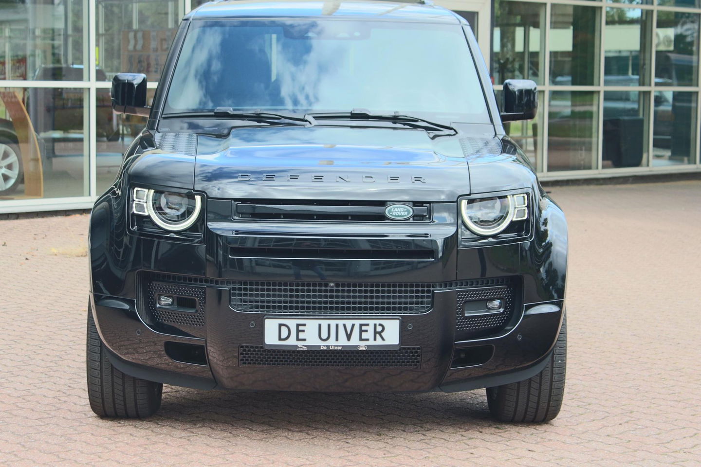 Land Rover Defender 110 2.0 P300e 110 X-Dynamic HSE