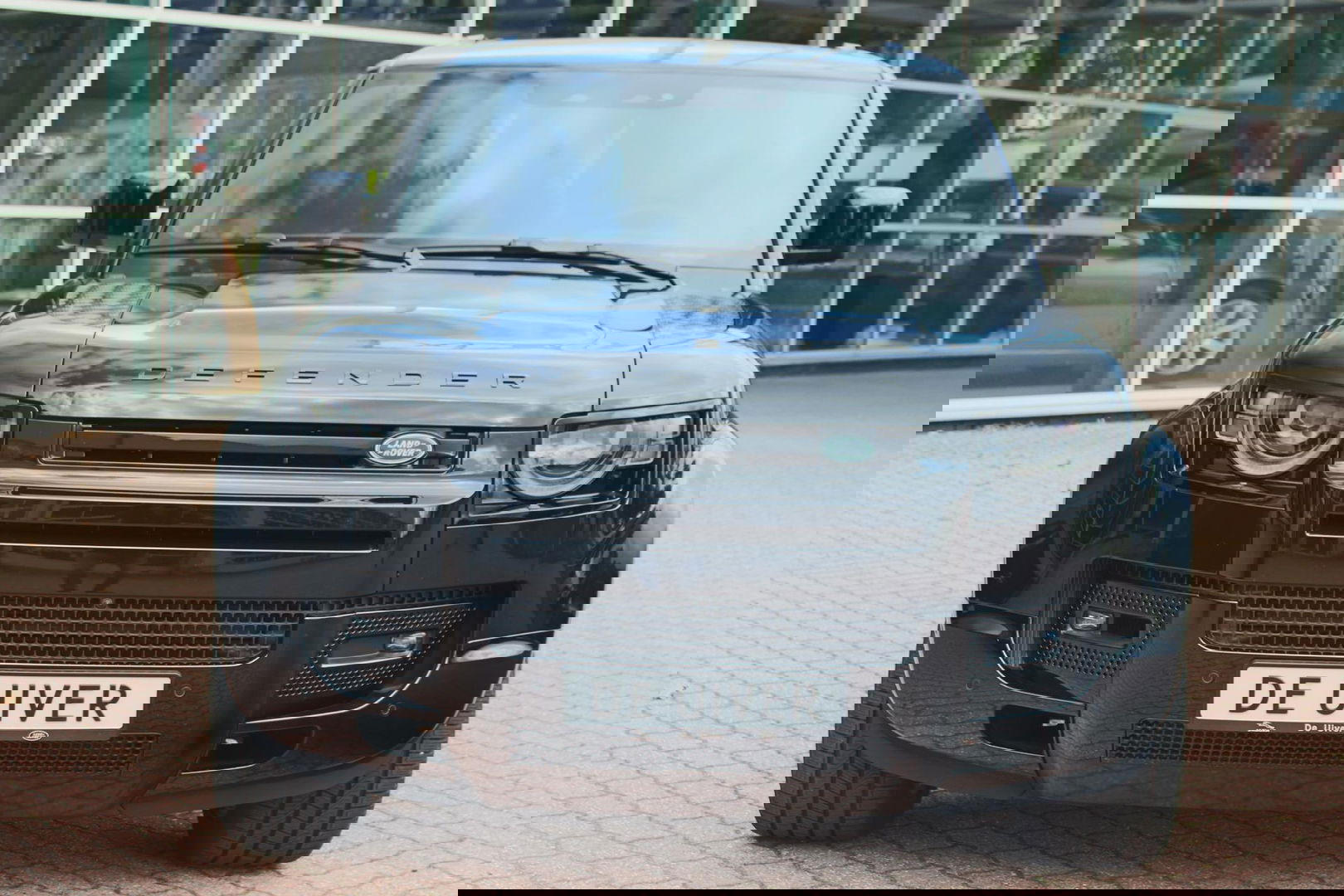 Land Rover Defender 110 2.0 P300e 110 X-Dynamic HSE