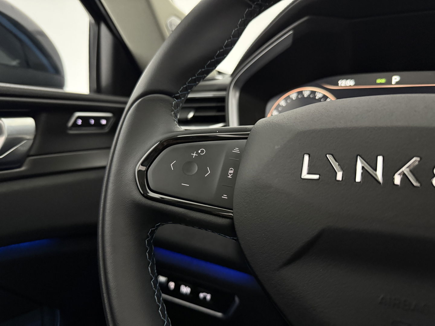 Lynk Co 01 1.5 | SOH 98% | Pano | Memory | Adap. Cruise | Sfeerverl. | 360° | Virtual | Keyless | Carplay