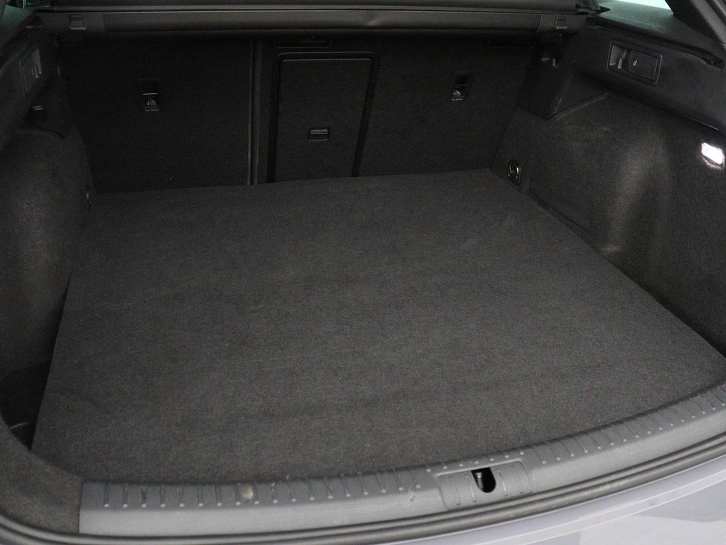 CUPRA Leon 1.4 eHybrid | Panoramadak | Stoelverwarming | Leder | Carplay | Adaptive cruise | Camera | Navigatie | Park Assist | Sportstoelen | Full LED | Sfeerverlichting | PHEV | Plug In