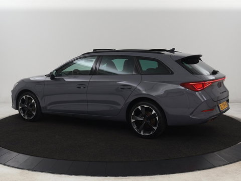CUPRA Leon 1.4 eHybrid | Panoramadak | Stoelverwarming | Leder | Carplay | Adaptive cruise | Camera | Navigatie | Park Assist | Sportstoelen | Full LED | Sfeerverlichting | PHEV | Plug In