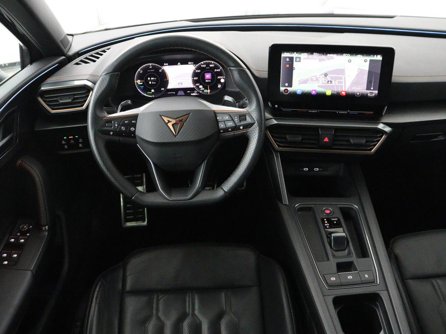 CUPRA Leon 1.4 eHybrid | Panoramadak | Stoelverwarming | Leder | Carplay | Adaptive cruise | Camera | Navigatie | Park Assist | Sportstoelen | Full LED | Sfeerverlichting | PHEV | Plug In