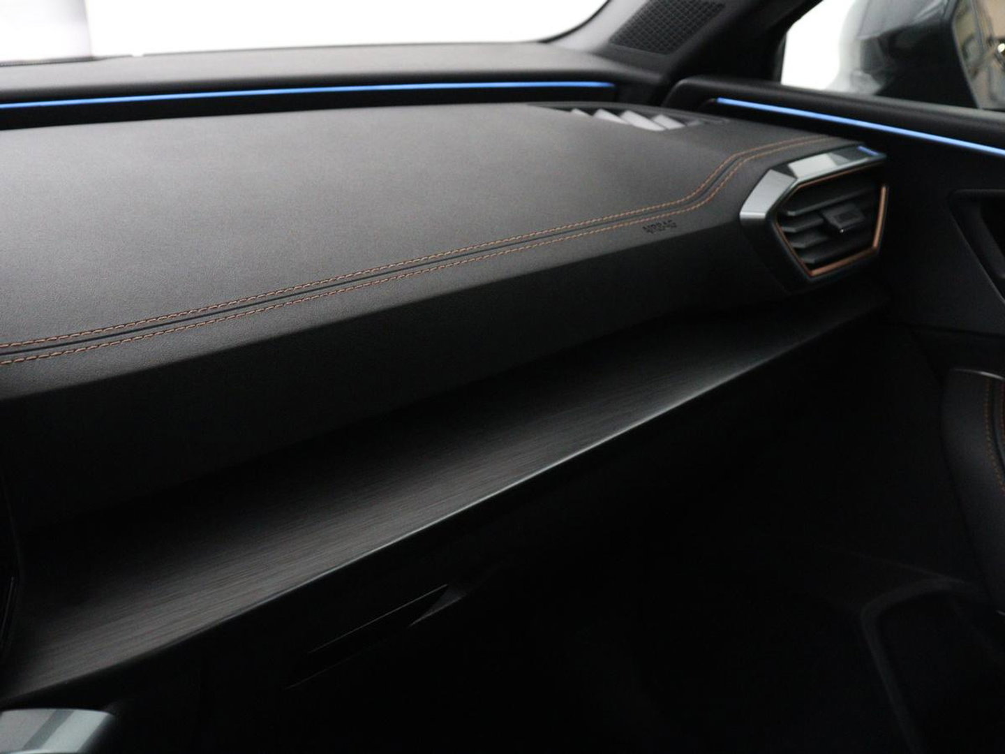 CUPRA Leon 1.4 eHybrid | Panoramadak | Stoelverwarming | Leder | Carplay | Adaptive cruise | Camera | Navigatie | Park Assist | Sportstoelen | Full LED | Sfeerverlichting | PHEV | Plug In