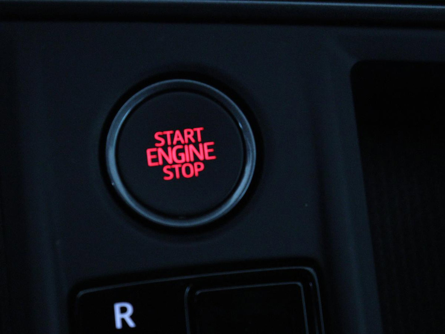 CUPRA Leon 1.4 eHybrid | Panoramadak | Stoelverwarming | Leder | Carplay | Adaptive cruise | Camera | Navigatie | Park Assist | Sportstoelen | Full LED | Sfeerverlichting | PHEV | Plug In