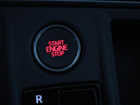 CUPRA Leon 1.4 eHybrid | Panoramadak | Stoelverwarming | Leder | Carplay | Adaptive cruise | Camera | Navigatie | Park Assist | Sportstoelen | Full LED | Sfeerverlichting | PHEV | Plug In