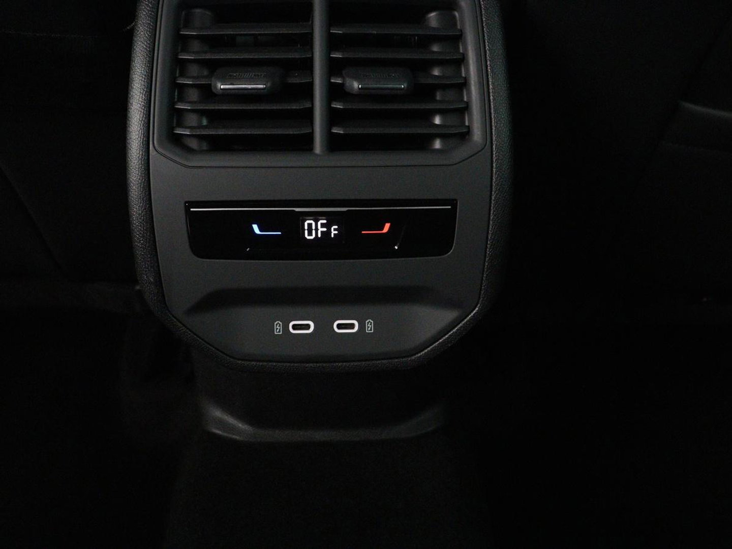 CUPRA Leon 1.4 eHybrid | Panoramadak | Stoelverwarming | Leder | Carplay | Adaptive cruise | Camera | Navigatie | Park Assist | Sportstoelen | Full LED | Sfeerverlichting | PHEV | Plug In