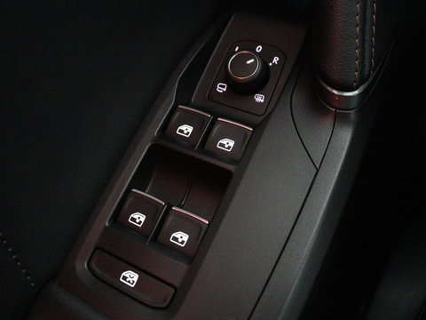 CUPRA Leon 1.4 eHybrid | Panoramadak | Stoelverwarming | Leder | Carplay | Adaptive cruise | Camera | Navigatie | Park Assist | Sportstoelen | Full LED | Sfeerverlichting | PHEV | Plug In