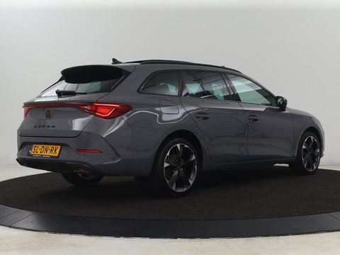 CUPRA Leon 1.4 eHybrid | Panoramadak | Stoelverwarming | Leder | Carplay | Adaptive cruise | Camera | Navigatie | Park Assist | Sportstoelen | Full LED | Sfeerverlichting | PHEV | Plug In