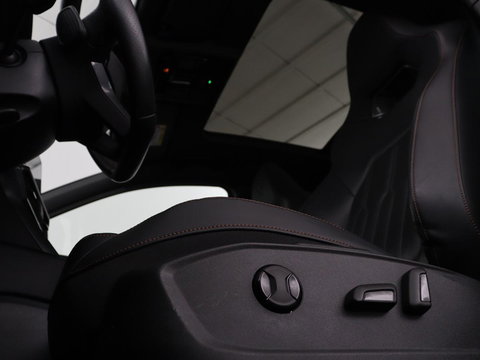 CUPRA Leon 1.4 eHybrid | Panoramadak | Stoelverwarming | Leder | Carplay | Adaptive cruise | Camera | Navigatie | Park Assist | Sportstoelen | Full LED | Sfeerverlichting | PHEV | Plug In